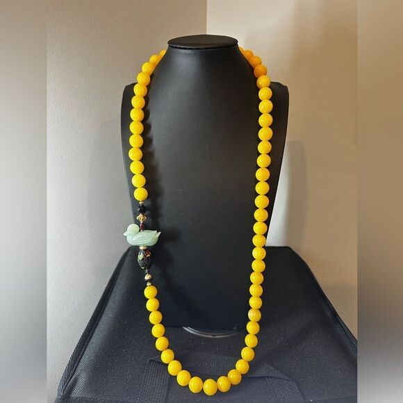 34" of yellow jade beads with accent green nephrite jade duck, necklace! - Picture 12 of 14